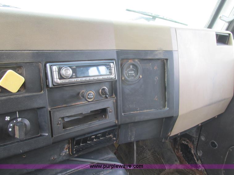 image for item K5233 1993 International 4900 dump truck