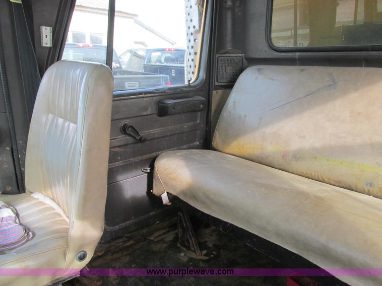 image for item K5233 1993 International 4900 dump truck