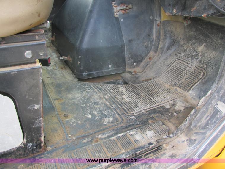 image for item K5233 1993 International 4900 dump truck