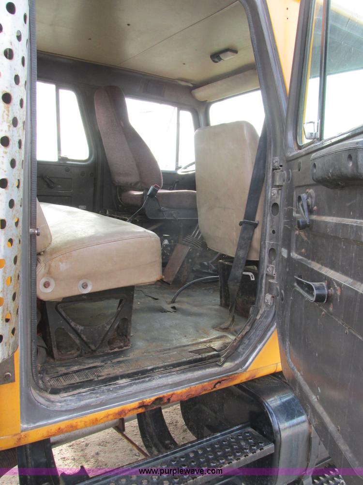 image for item K5233 1993 International 4900 dump truck