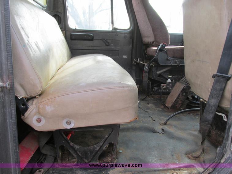 image for item K5233 1993 International 4900 dump truck