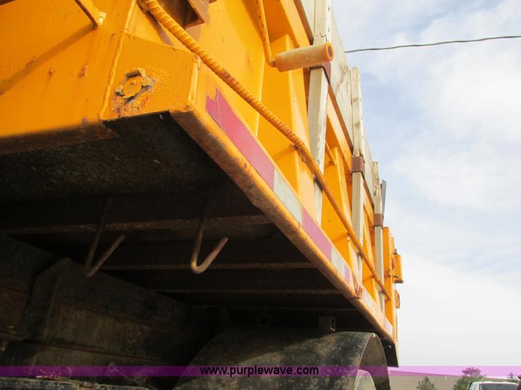 image for item K5233 1993 International 4900 dump truck