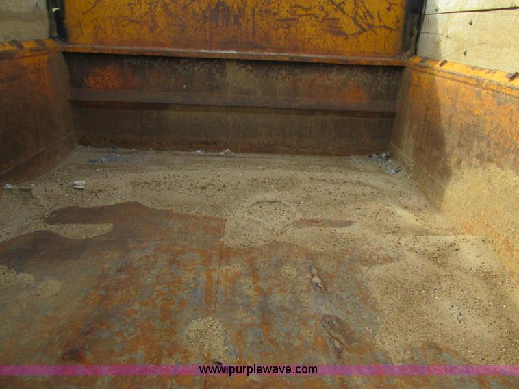 image for item K5233 1993 International 4900 dump truck