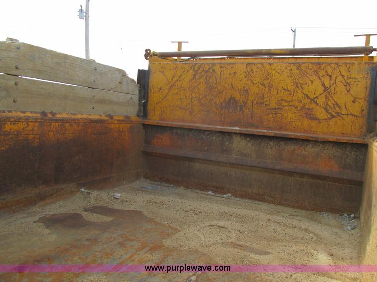 image for item K5233 1993 International 4900 dump truck