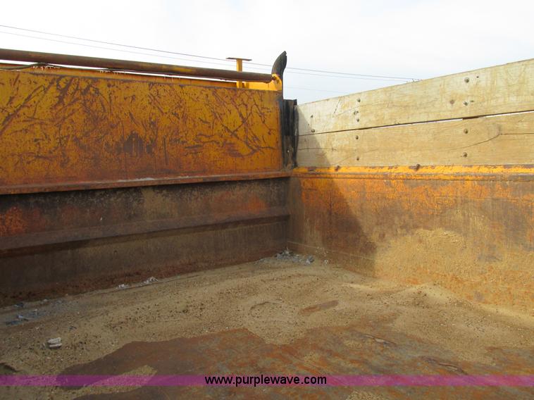 image for item K5233 1993 International 4900 dump truck