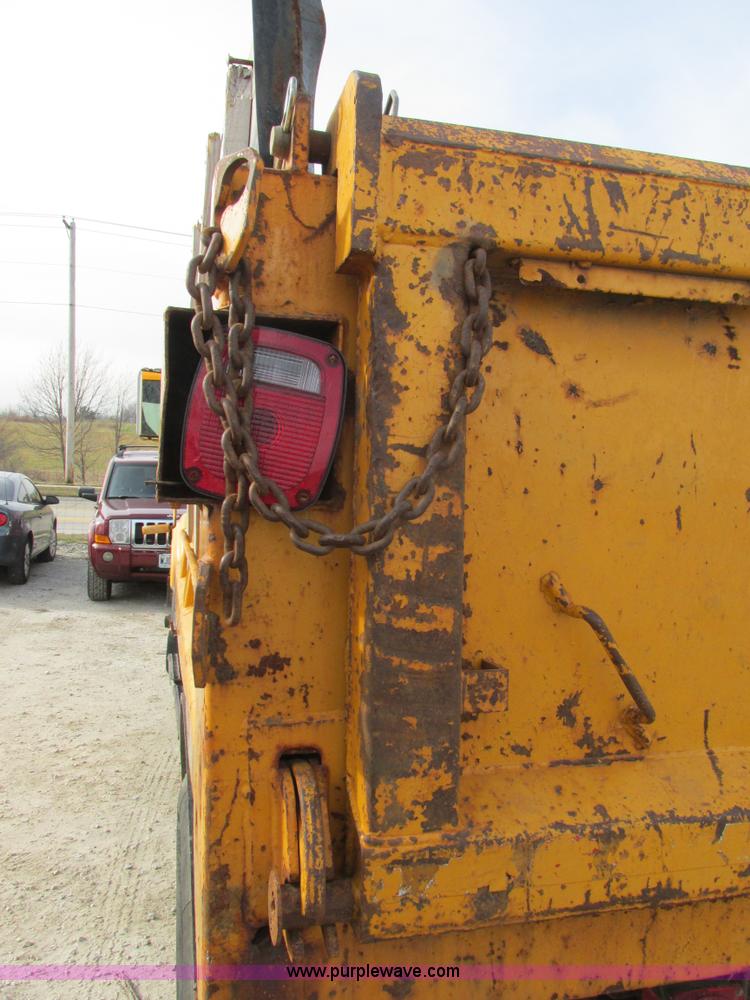 image for item K5233 1993 International 4900 dump truck