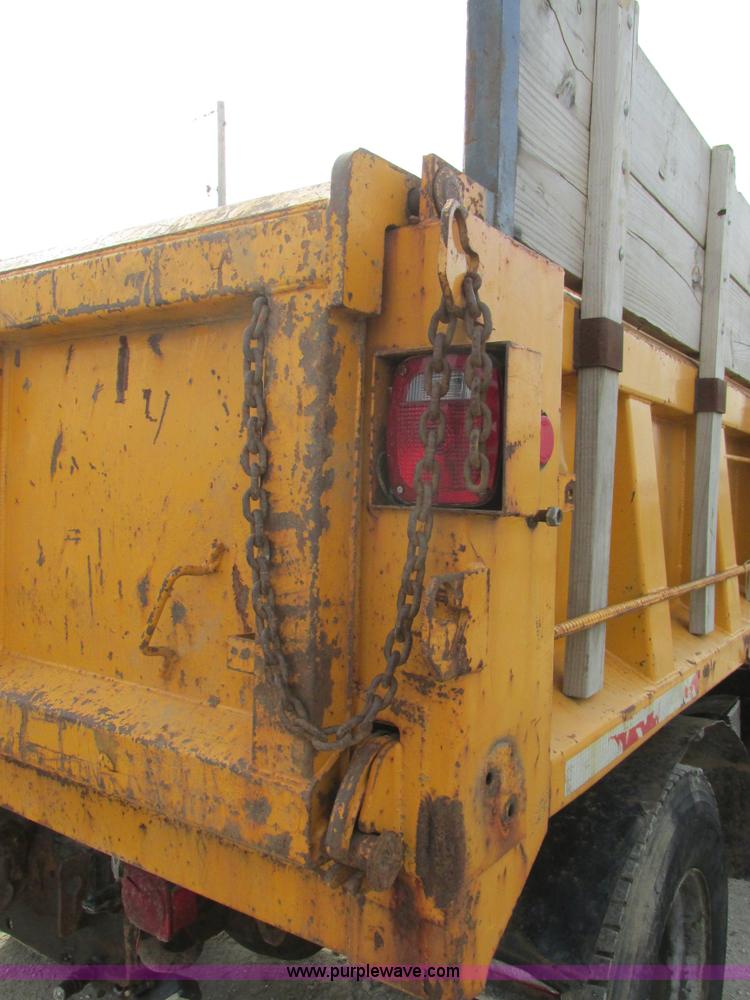 image for item K5233 1993 International 4900 dump truck