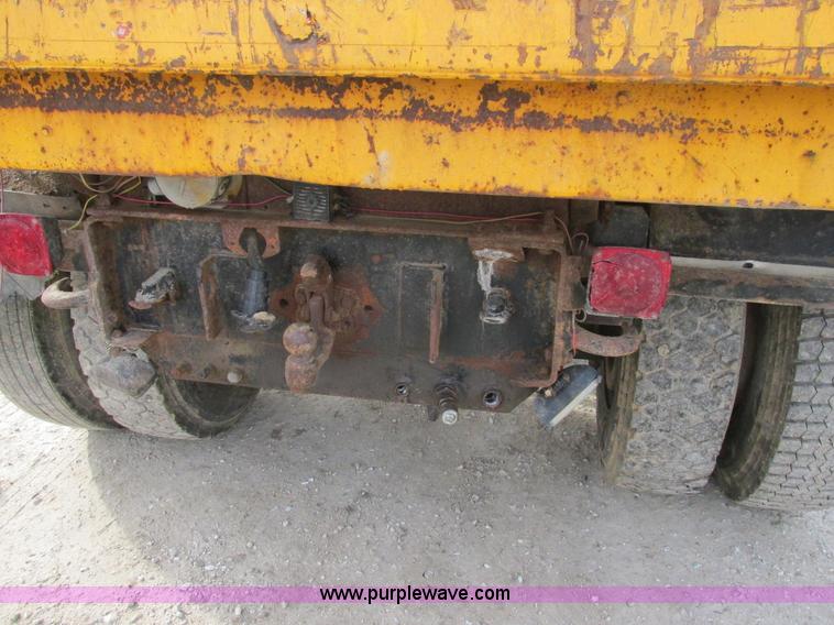 image for item K5233 1993 International 4900 dump truck