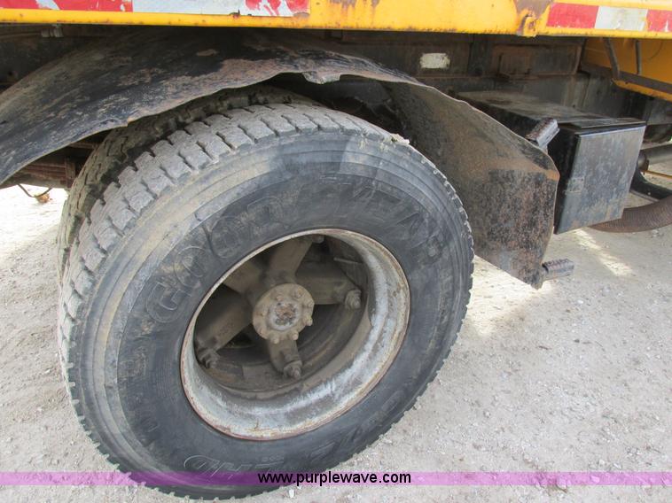 image for item K5233 1993 International 4900 dump truck