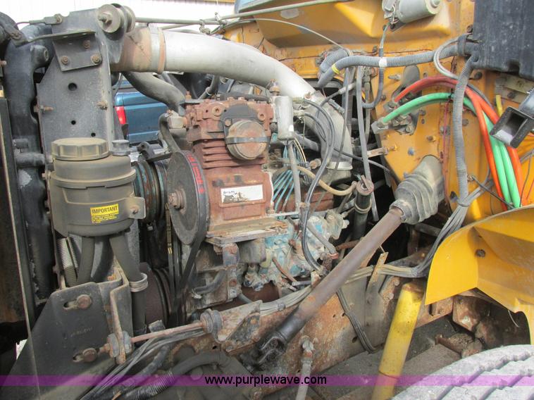 image for item K5233 1993 International 4900 dump truck