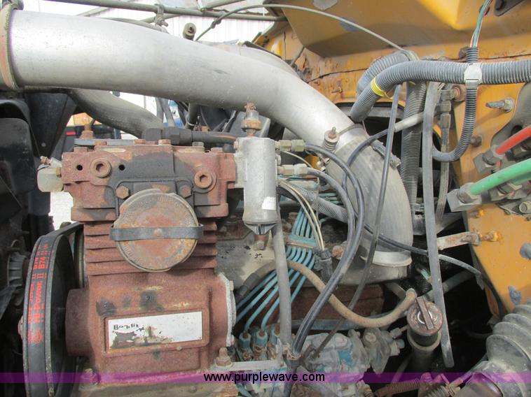 image for item K5233 1993 International 4900 dump truck