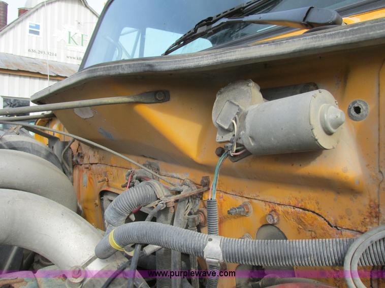 image for item K5233 1993 International 4900 dump truck