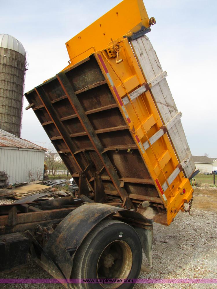 image for item K5233 1993 International 4900 dump truck