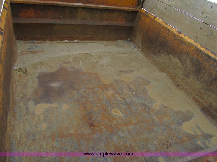 image for item K5233 1993 International 4900 dump truck