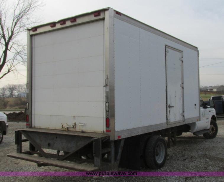 image for item K5234 2004 Ford F550 XLT box truck