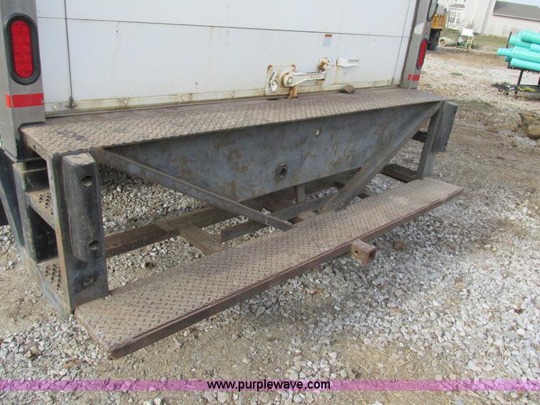 image for item K5234 2004 Ford F550 XLT box truck