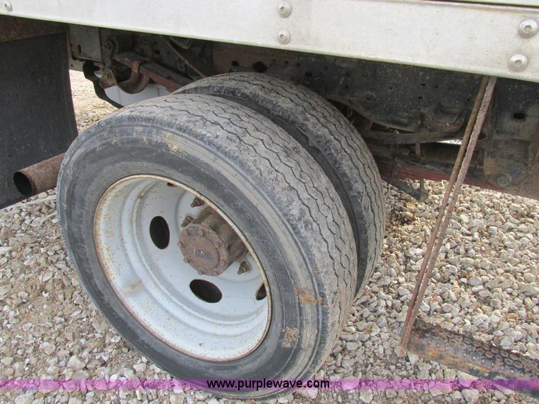 image for item K5234 2004 Ford F550 XLT box truck