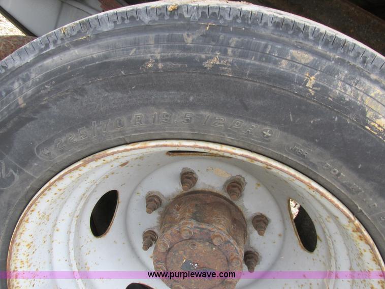 image for item K5234 2004 Ford F550 XLT box truck