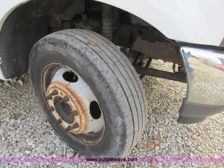 image for item K5234 2004 Ford F550 XLT box truck
