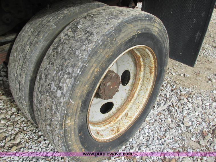 image for item K5234 2004 Ford F550 XLT box truck