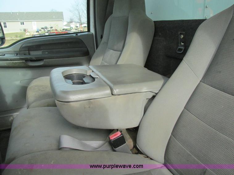 image for item K5234 2004 Ford F550 XLT box truck