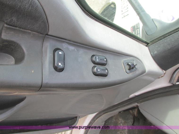 image for item K5234 2004 Ford F550 XLT box truck