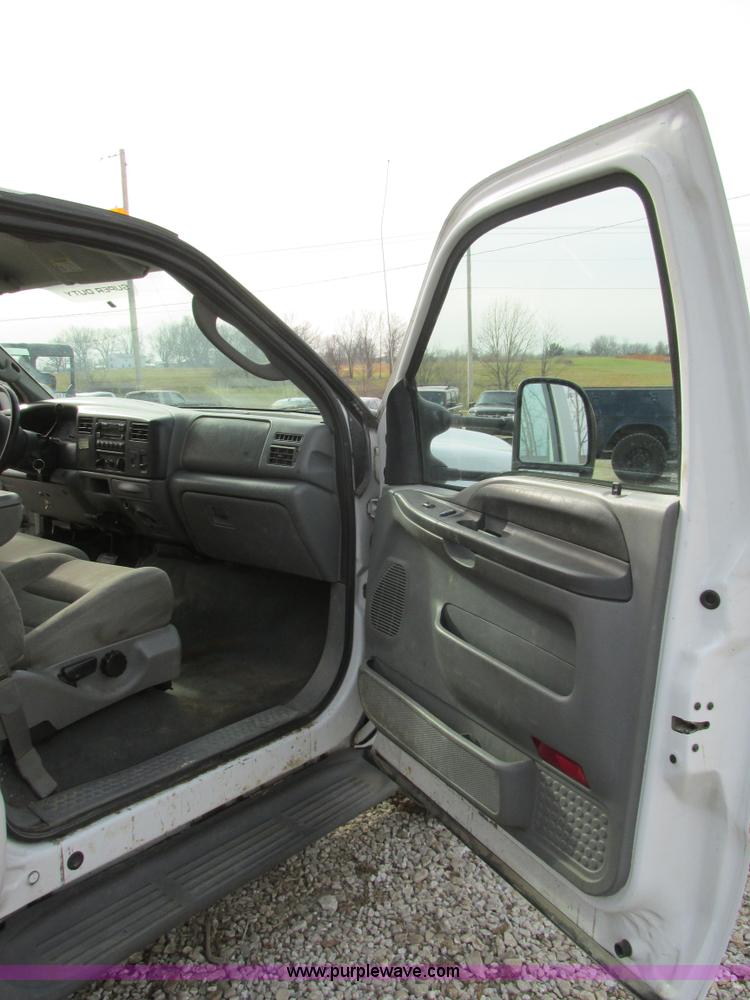 image for item K5234 2004 Ford F550 XLT box truck