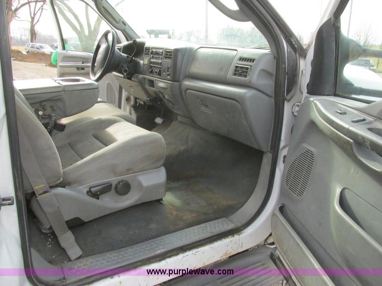 image for item K5234 2004 Ford F550 XLT box truck