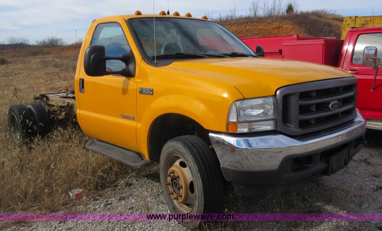 image for item K5256 2004 Ford F550 truck cab and chassis