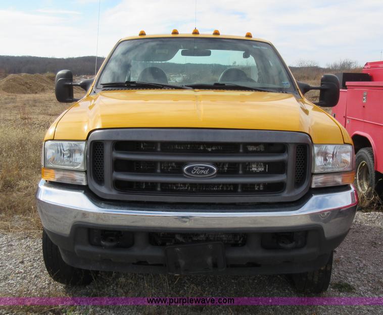 image for item K5256 2004 Ford F550 truck cab and chassis