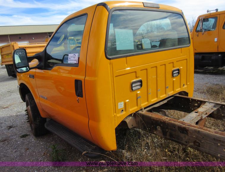 image for item K5256 2004 Ford F550 truck cab and chassis