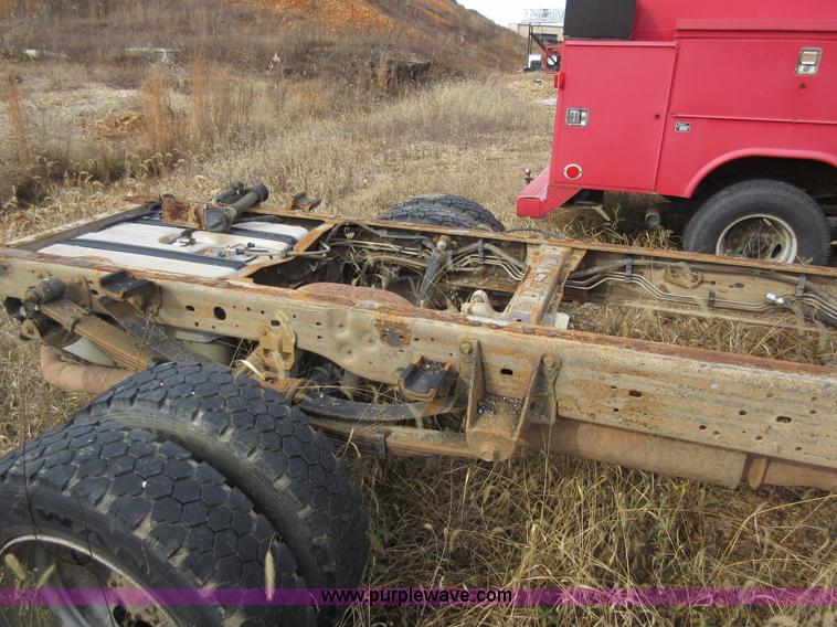 image for item K5256 2004 Ford F550 truck cab and chassis