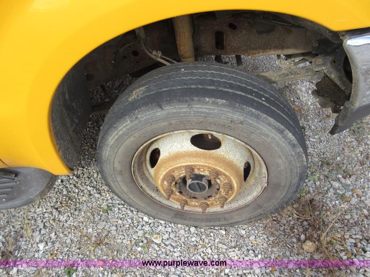 image for item K5256 2004 Ford F550 truck cab and chassis