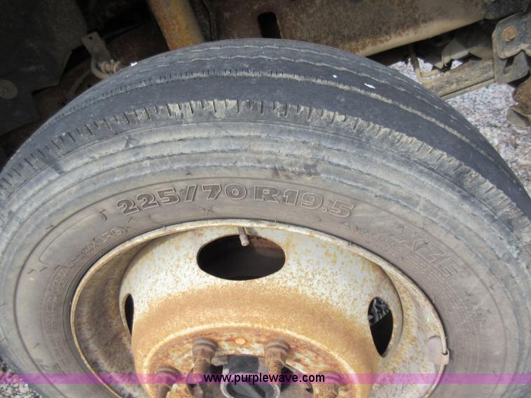 image for item K5256 2004 Ford F550 truck cab and chassis