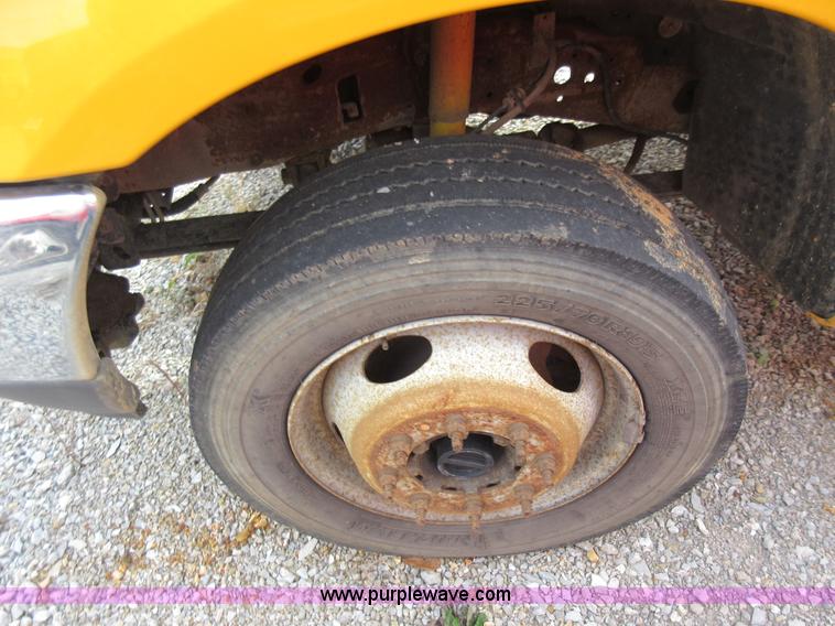 image for item K5256 2004 Ford F550 truck cab and chassis