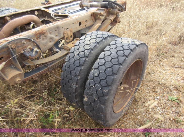 image for item K5256 2004 Ford F550 truck cab and chassis
