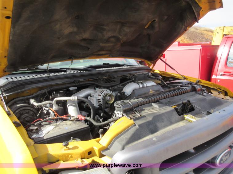 image for item K5256 2004 Ford F550 truck cab and chassis