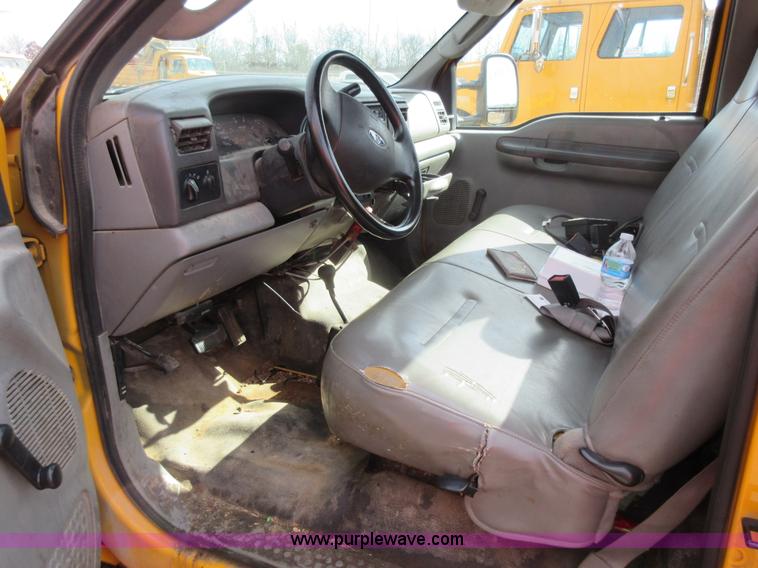 image for item K5256 2004 Ford F550 truck cab and chassis