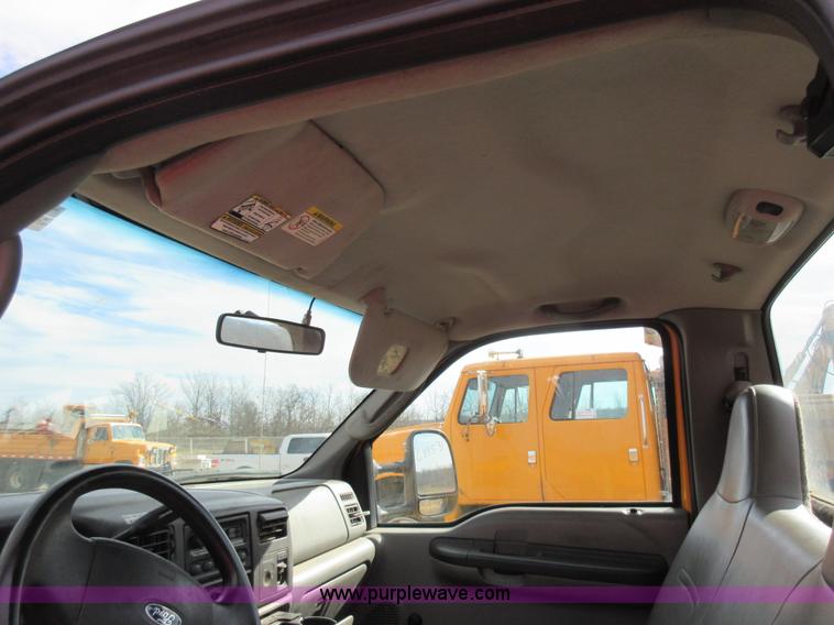 image for item K5256 2004 Ford F550 truck cab and chassis
