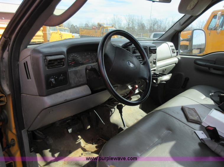 image for item K5256 2004 Ford F550 truck cab and chassis