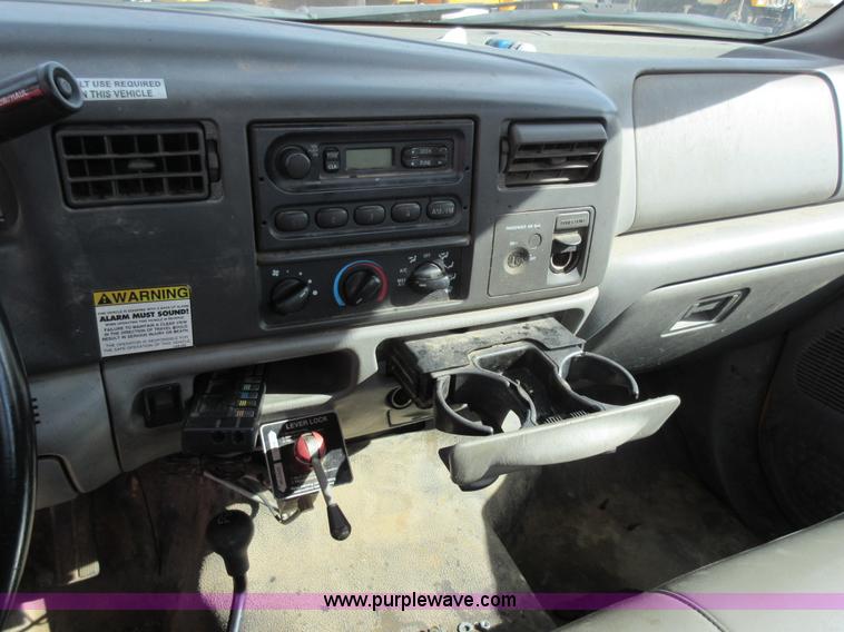 image for item K5256 2004 Ford F550 truck cab and chassis