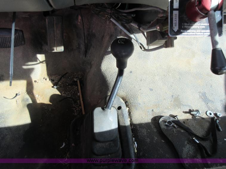 image for item K5256 2004 Ford F550 truck cab and chassis