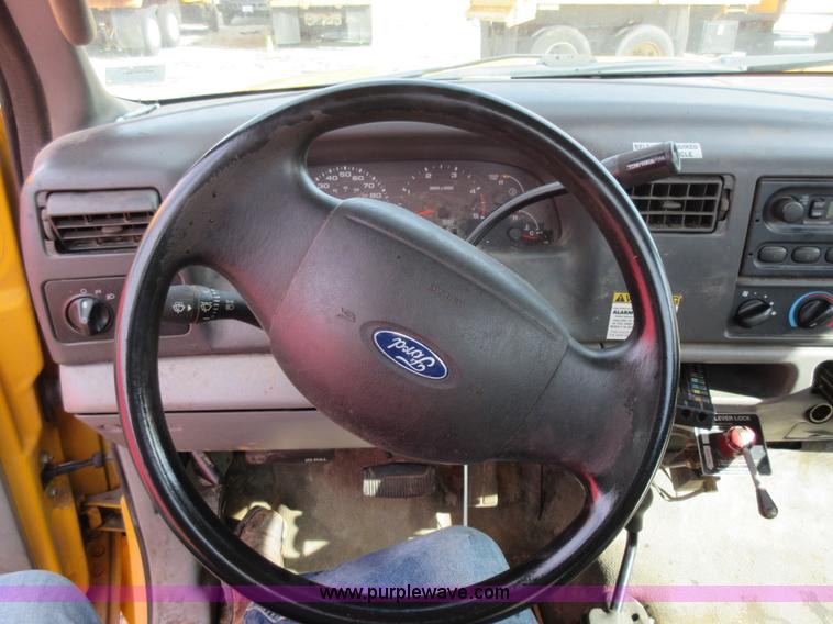 image for item K5256 2004 Ford F550 truck cab and chassis