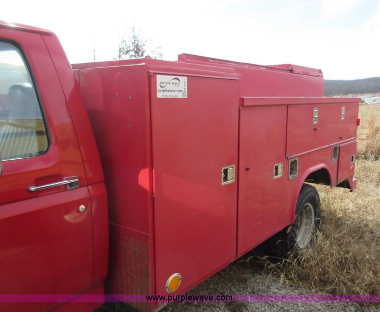 image for item K5257 1996 Ford F450 Super Duty utility truck