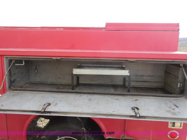 image for item K5257 1996 Ford F450 Super Duty utility truck