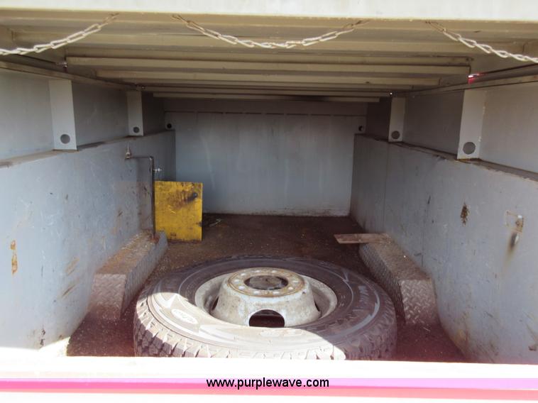 image for item K5257 1996 Ford F450 Super Duty utility truck