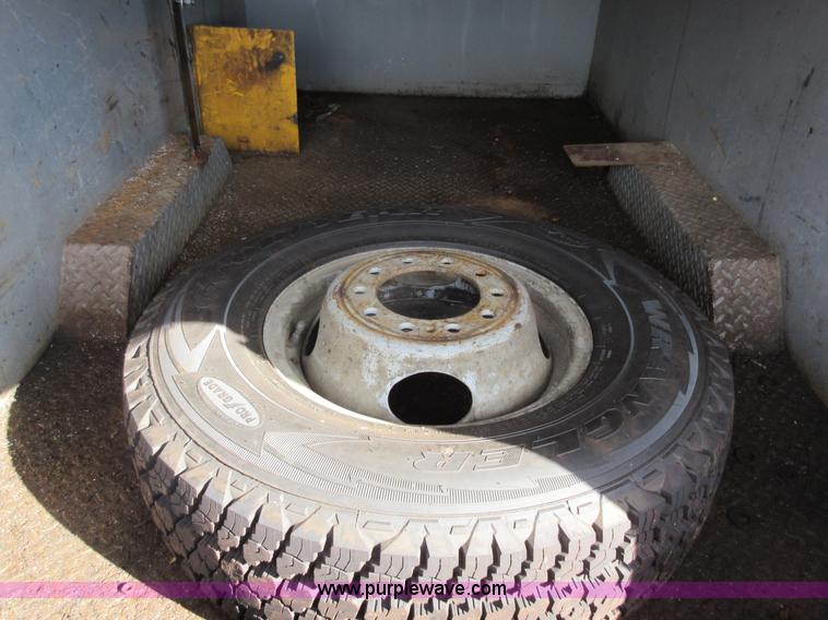 image for item K5257 1996 Ford F450 Super Duty utility truck