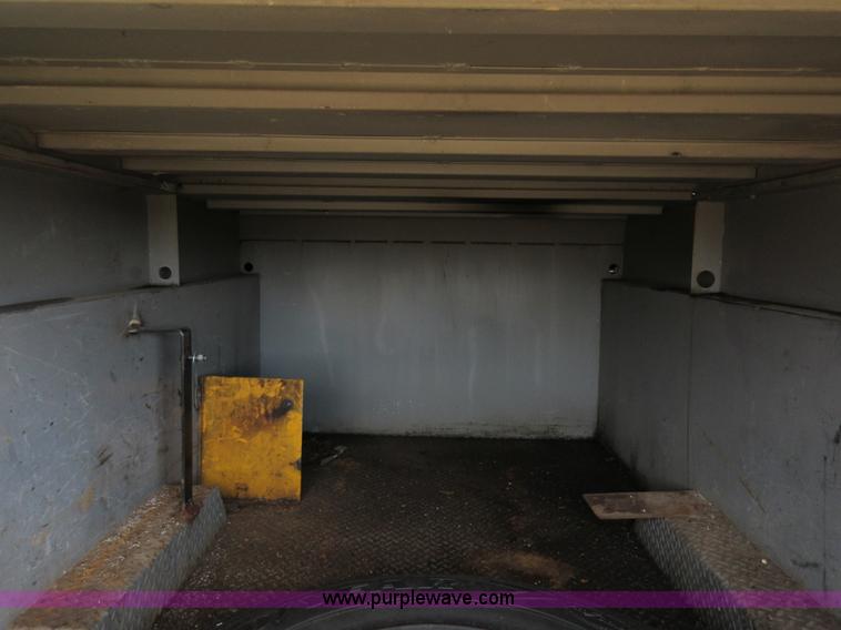 image for item K5257 1996 Ford F450 Super Duty utility truck