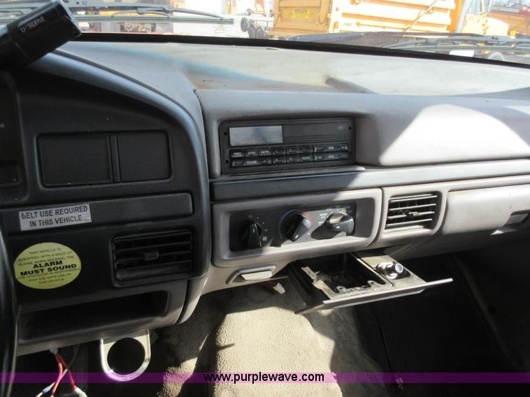 image for item K5257 1996 Ford F450 Super Duty utility truck