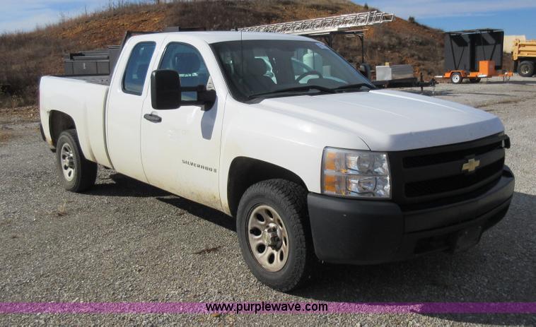 image for item K5260 2007 Chevrolet Silverado 1500 Ext. Cab pickup truck